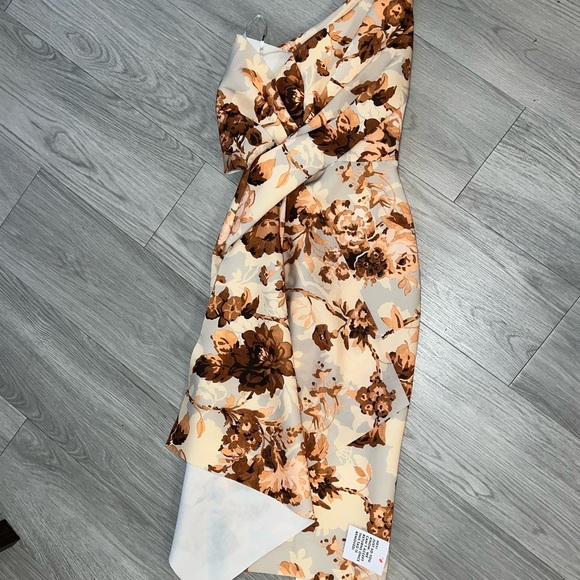 New ASOS design one shoulder asymmetrical floral dress - Picture 1 of 3